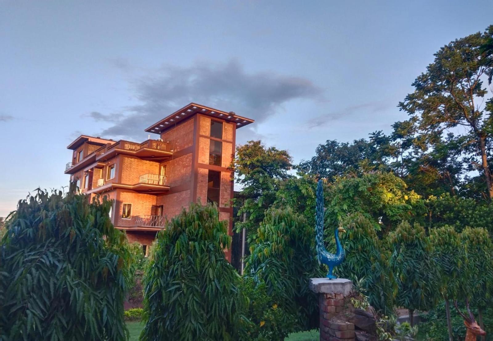 Whispering Woods Inn Bolpur Extérieur photo