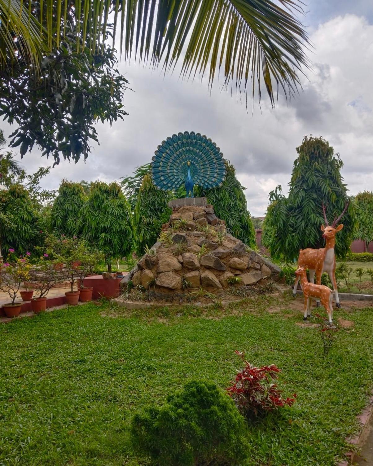 Whispering Woods Inn Bolpur Extérieur photo