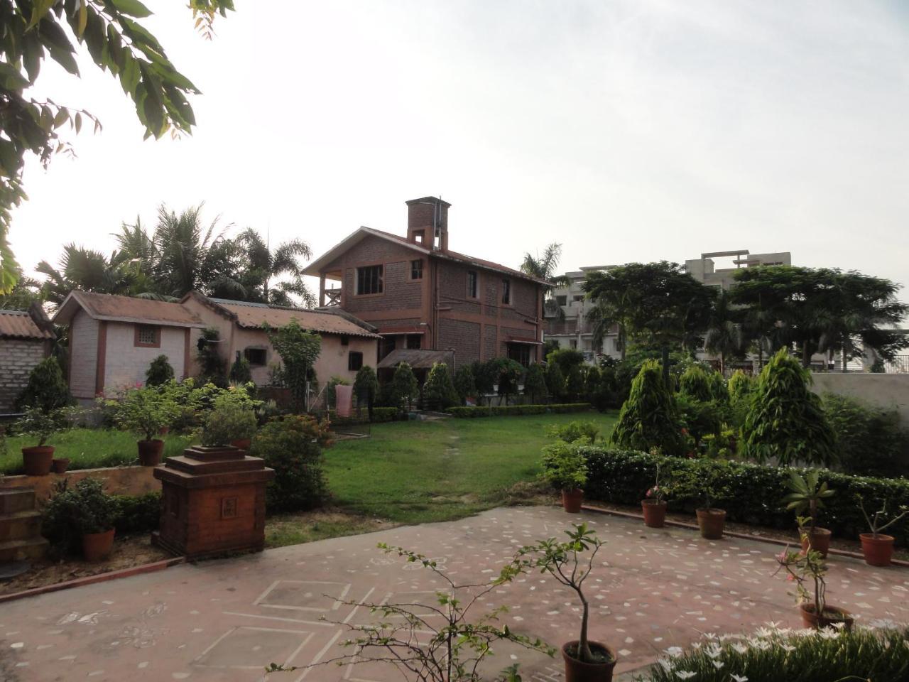 Whispering Woods Inn Bolpur Extérieur photo